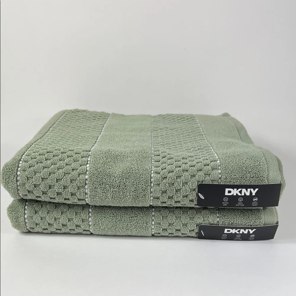 DKNY Bath Towels Green White Stripe Luxury Plush Cotton Quick Dry Set of 2 NEW